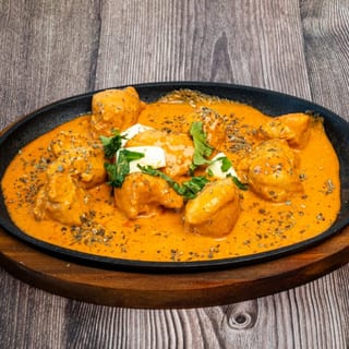 Butter Chicken with Rice or Naan Platter